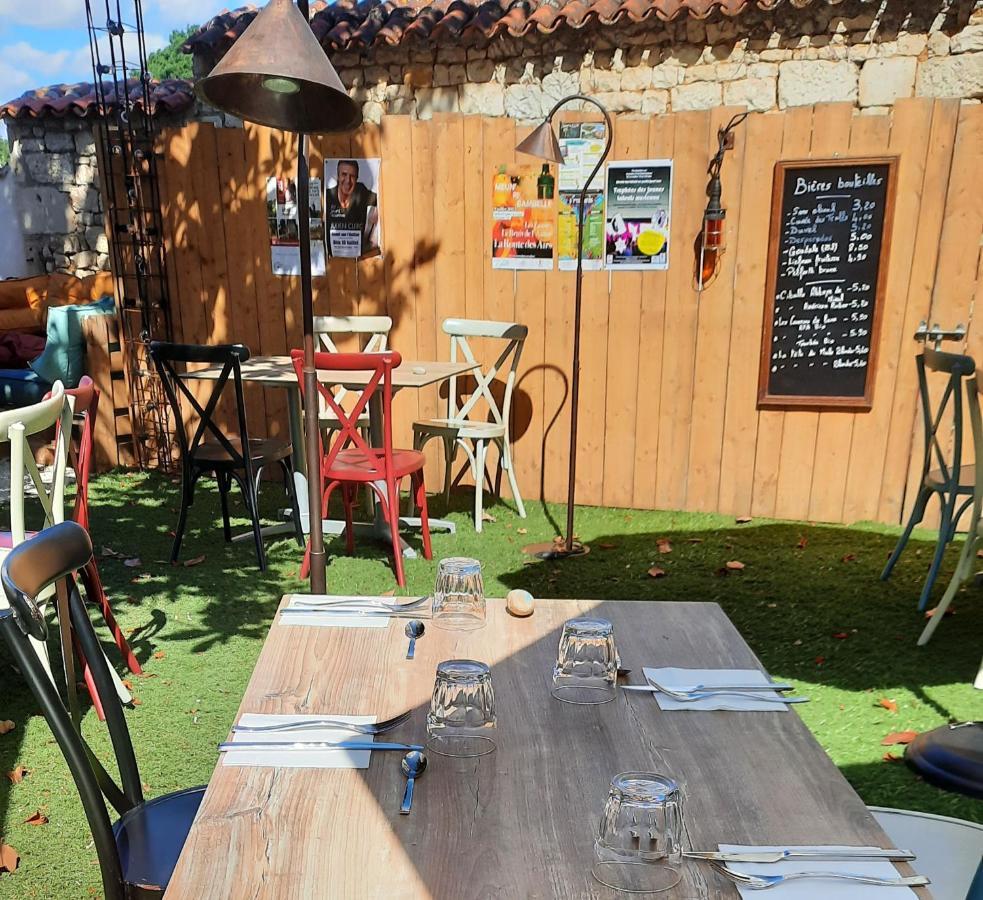 L'Auberge Des Artistes Nieul-sur-l'Autise Exterior photo